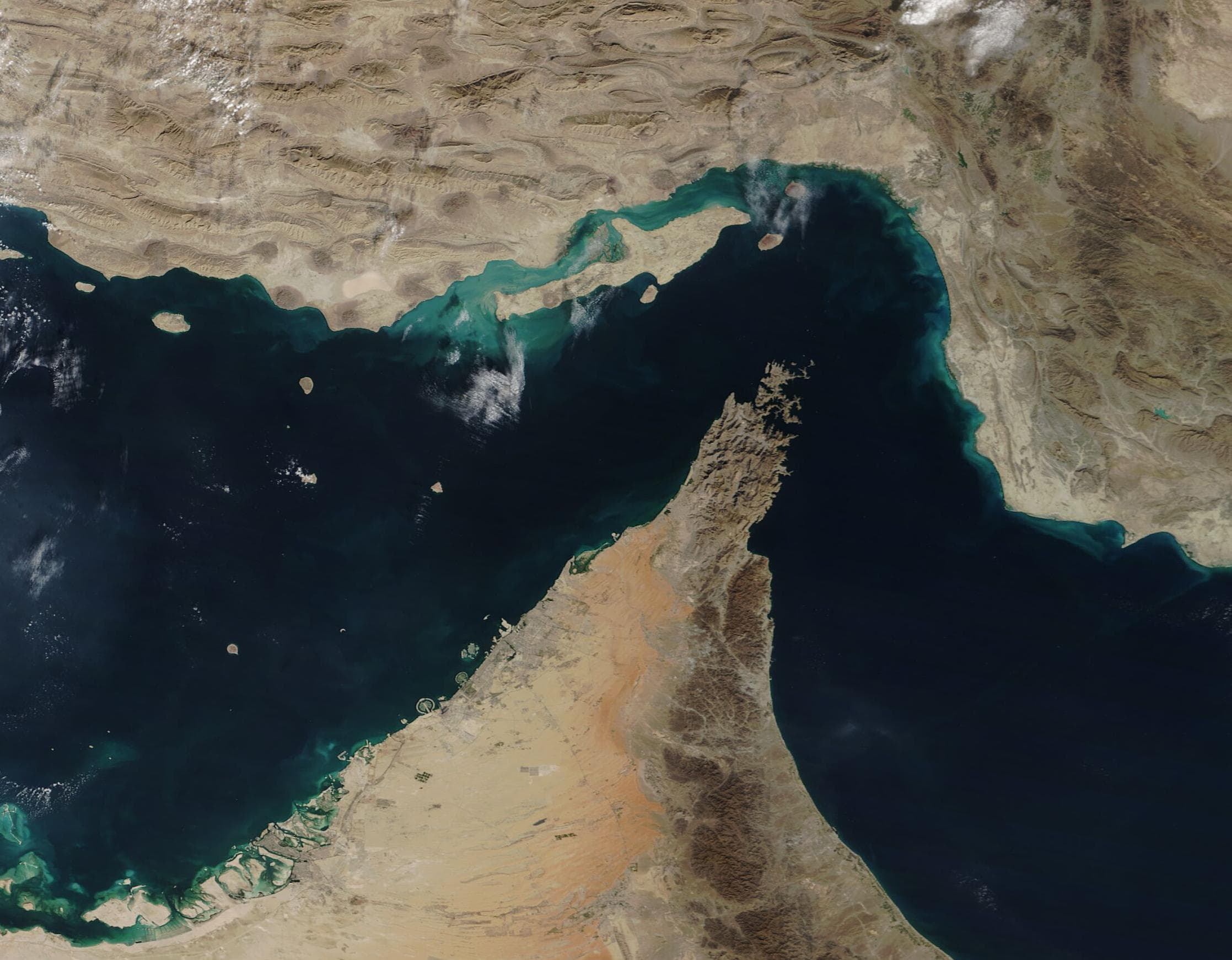 صورة أقمار صناعية لمضيق هرمز وأهميته لأسواق النفط والتجارة